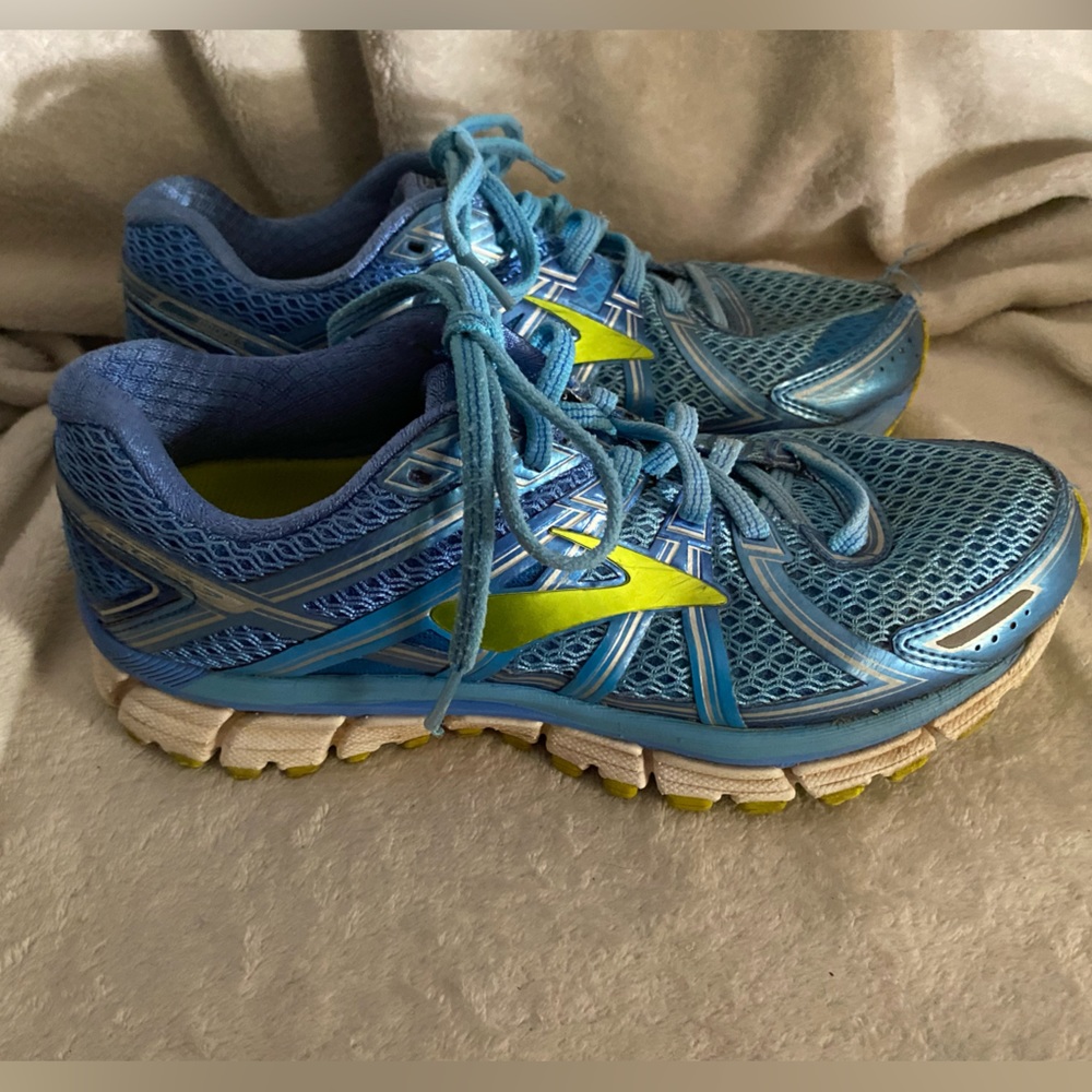 Brooks shoes women size 8